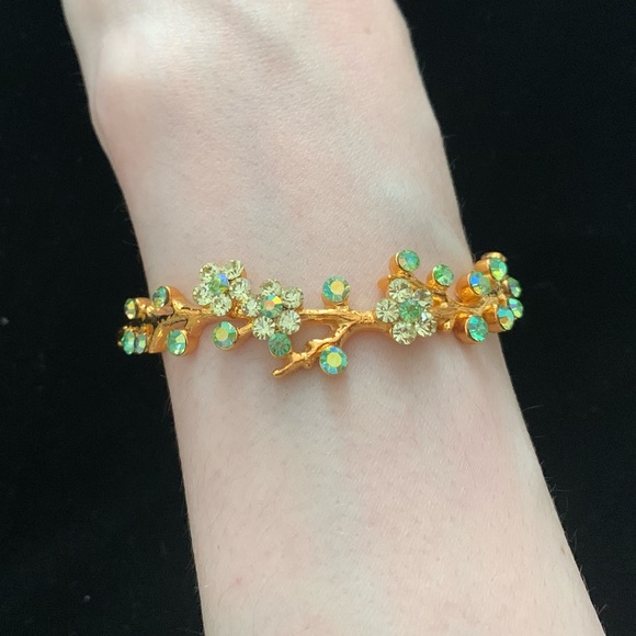 🆕🔥Swarovski Sparkly Green Crystals Gold Bracelet - Picture 3 of 4
